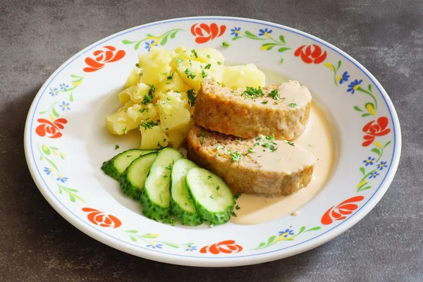 Pastel de carne con patatas —  Fotos de Stock