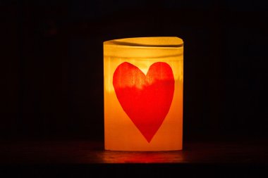 yanan fener ve kalpler