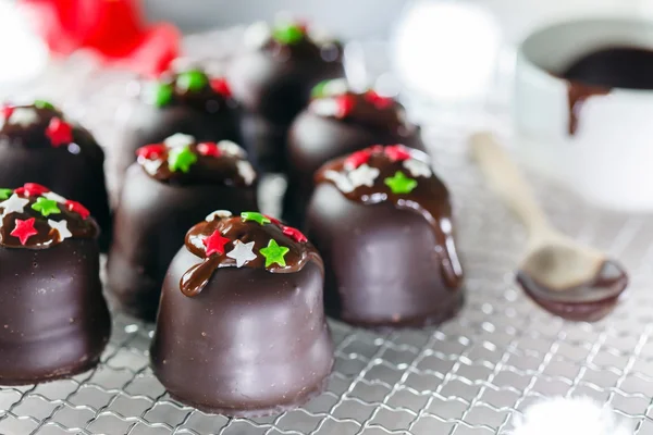 Dessert au chocolat de Noël avec étoiles — Photo