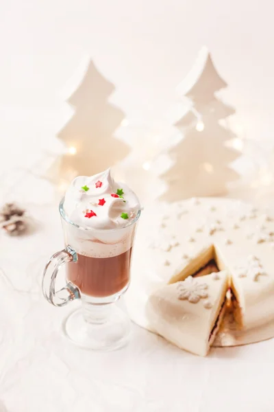 Bolo de Natal doce com café — Fotografia de Stock