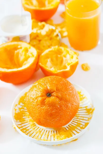 Naranjas maduras para el jugo — Foto de Stock