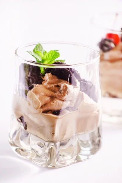 Chocolate mousse with mint — Stock Photo, Image