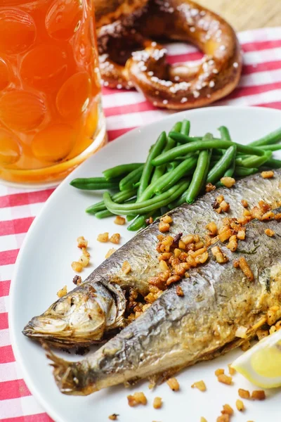 Roasted mackerel with asparagus — Stock Photo, Image