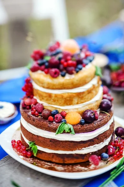 Обнажённый свадебный торт — стоковое фото