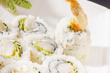 Asya suşisi ruloları