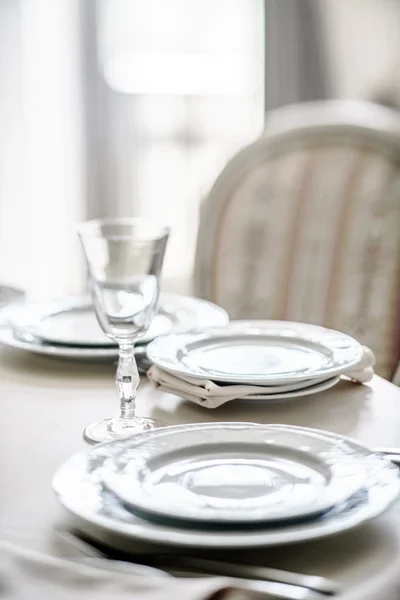 Ajuste de mesa en el restaurante — Foto de Stock