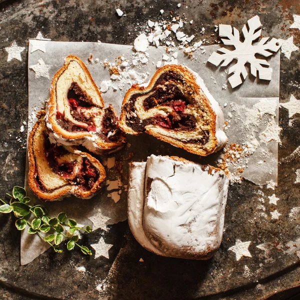 Dilimlenmiş Noel stollen — Stok fotoğraf