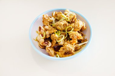 Kızarmış tempura tavuk kase