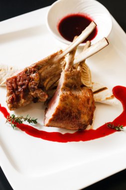 Kaburga ile sos sos ile