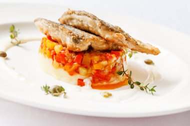 Fried sazan patates püresi ile