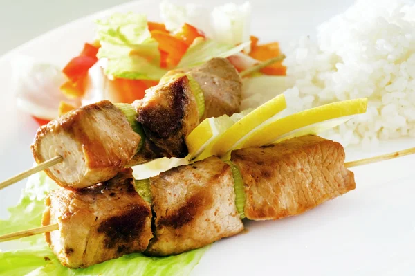 Chicken kebab with rice — Stock Photo, Image