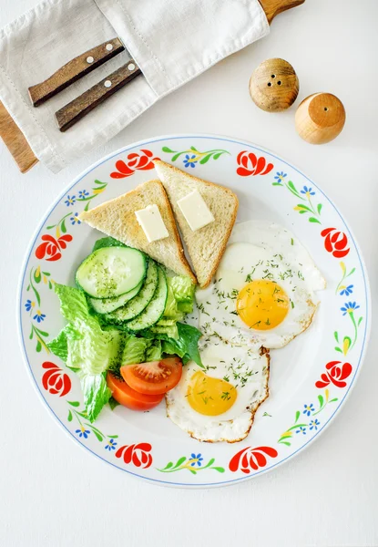 Yumurtalı kahvaltı. — Stok fotoğraf