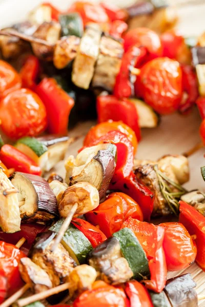 Grilled vegetables on skewers — Stock Photo, Image