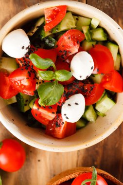 Tabakta domates salatası