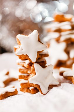 Yıldız şeklinde Noel kurabiyeleri