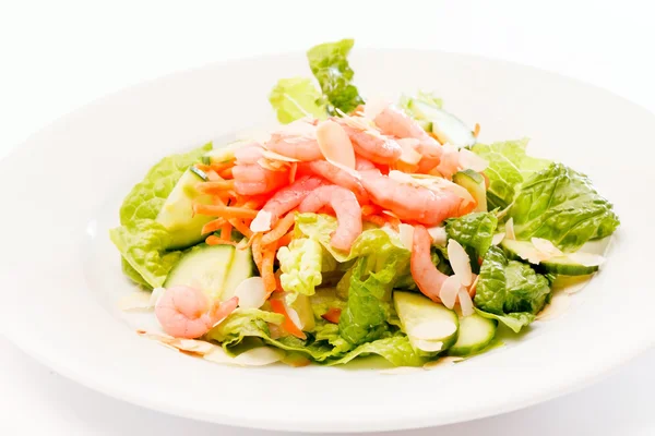 Салат с креветками и овощами — стоковое фото