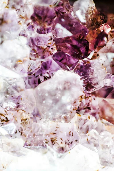 Raw amethyst rock — Stock Photo, Image