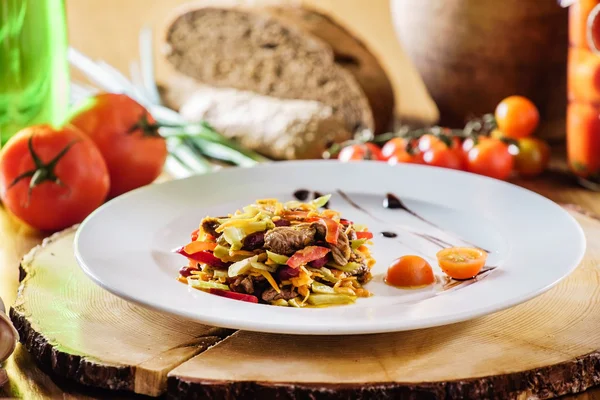 Deliciosa carne de res con verduras — Foto de Stock