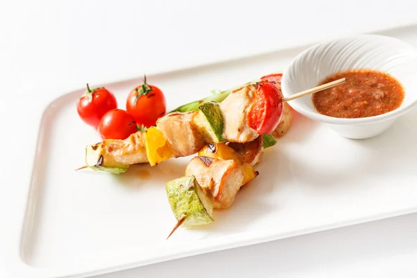 Skewered Chicken with vegetables — Stock Photo, Image