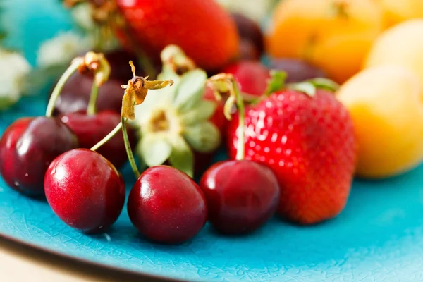 Fresh ripe fruits — Stock Photo, Image