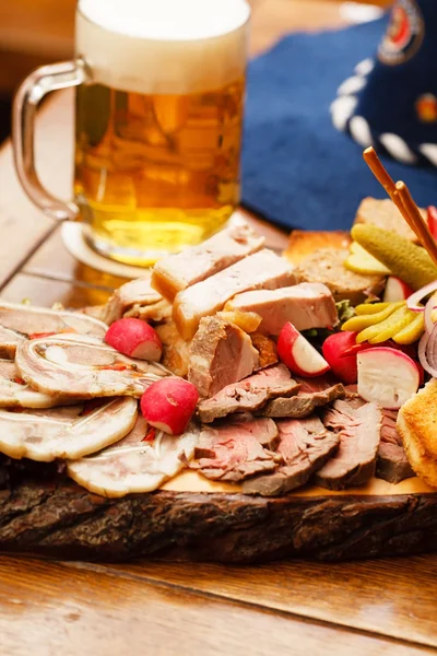 Aperitivo de carne en el pub — Foto de Stock