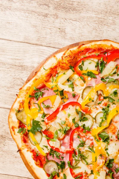 स्वादिष्ट इतालवी पिज्जा — स्टॉक फ़ोटो, इमेज