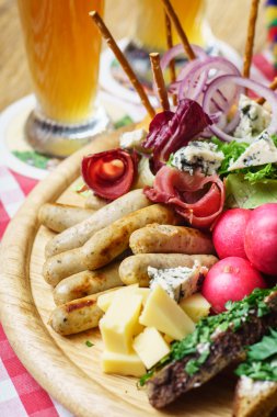 Oktoberfest meze et ve sebze ile