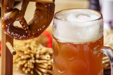 Bira bardağı ve çubuk kraker, Oktoberfest