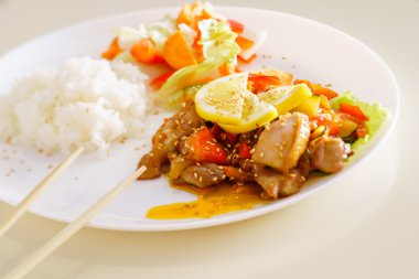 Asya tavuk pilav ile