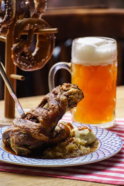 Gebratene Schweinshaxe — Stockfoto