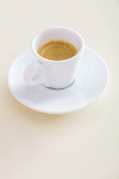 Tasse Kaffee auf Untertasse — Stockfoto