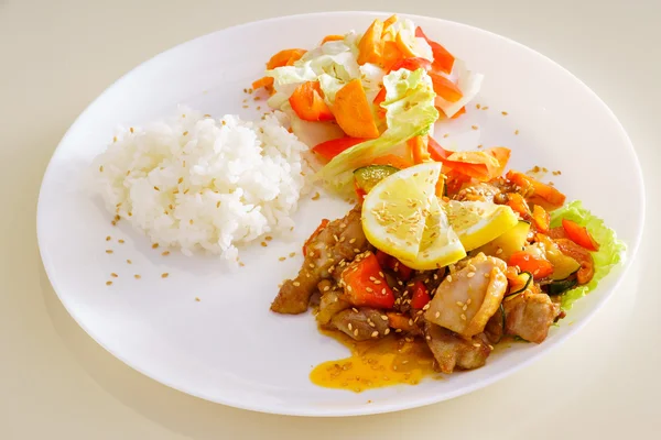 Asiatisches Huhn mit Reis — Stockfoto
