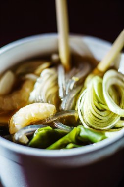 Japon karides çorbası