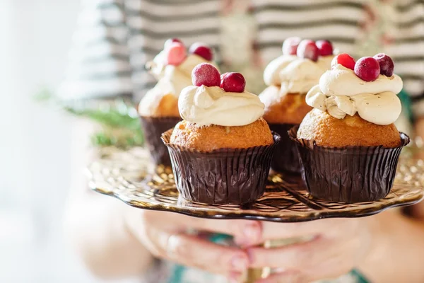 Karácsonyi cupcakes bogyókkal — Stock Fotó