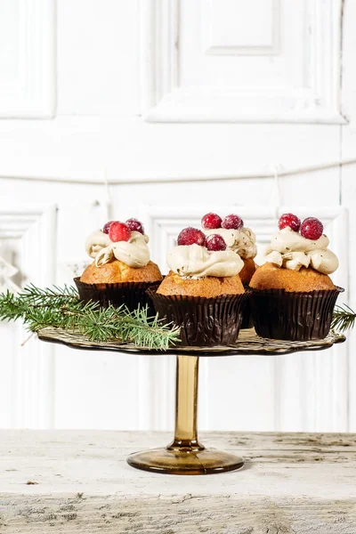 Cupcake di Natale con bacche — Foto Stock