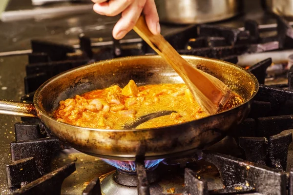 Steaming food in the frying pan — Stock Photo, Image