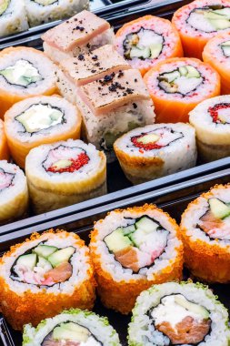 lezzetli suşi rulo seti