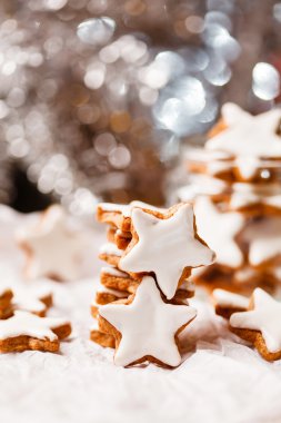 Yıldız şeklinde Noel kurabiyeleri