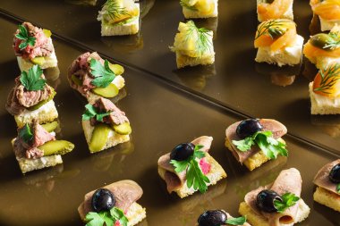 kutlama masada lezzetli meze