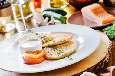 Somonlu patates gözlemesi.