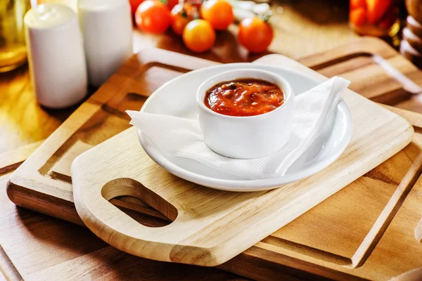 Salsa di pomodoro sul piatto — Foto Stock