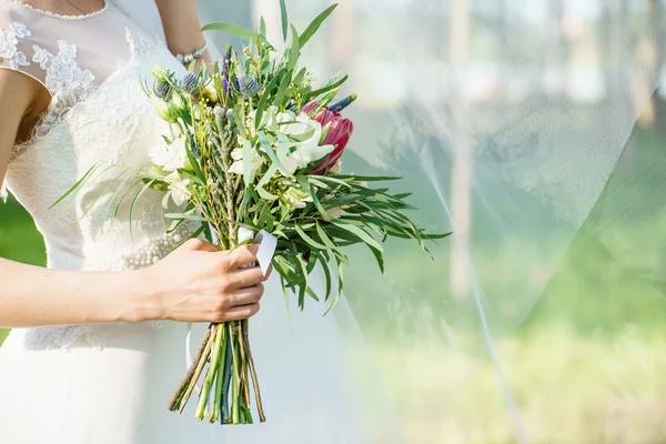 Bruid bedrijf bruids boeket — Stockfoto