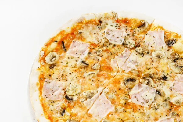 Pizza italiana con rodajas de jamón — Foto de Stock