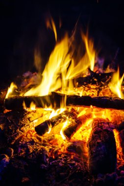 Gecenin içinde yanan ateş