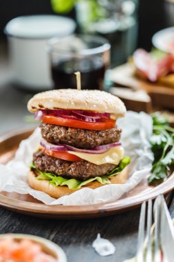Sığır eti lezzetli burger