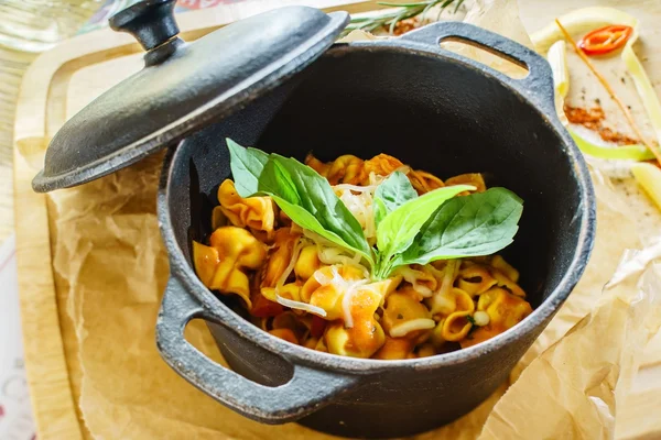 Kochen von Meeresfrüchten Pasta — Stockfoto