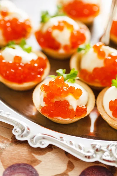 Deliciosos Canapés con caviar —  Fotos de Stock