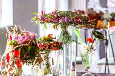 Güzel çiçek düzenlemeleri