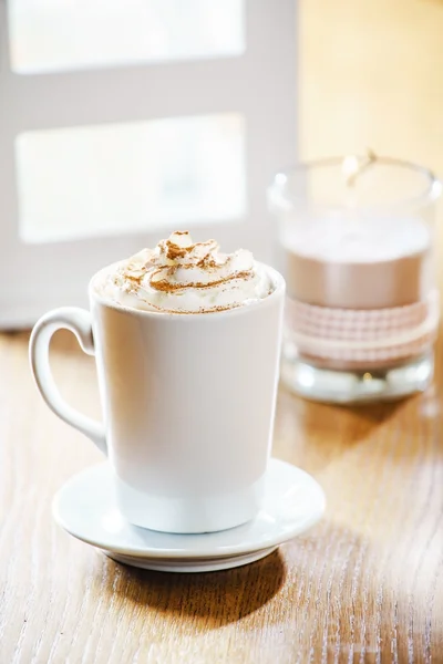 Varm choklad med vispad grädde — Stockfoto