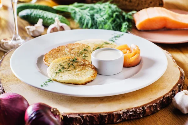 Panquecas de batata com salmão — Fotografia de Stock